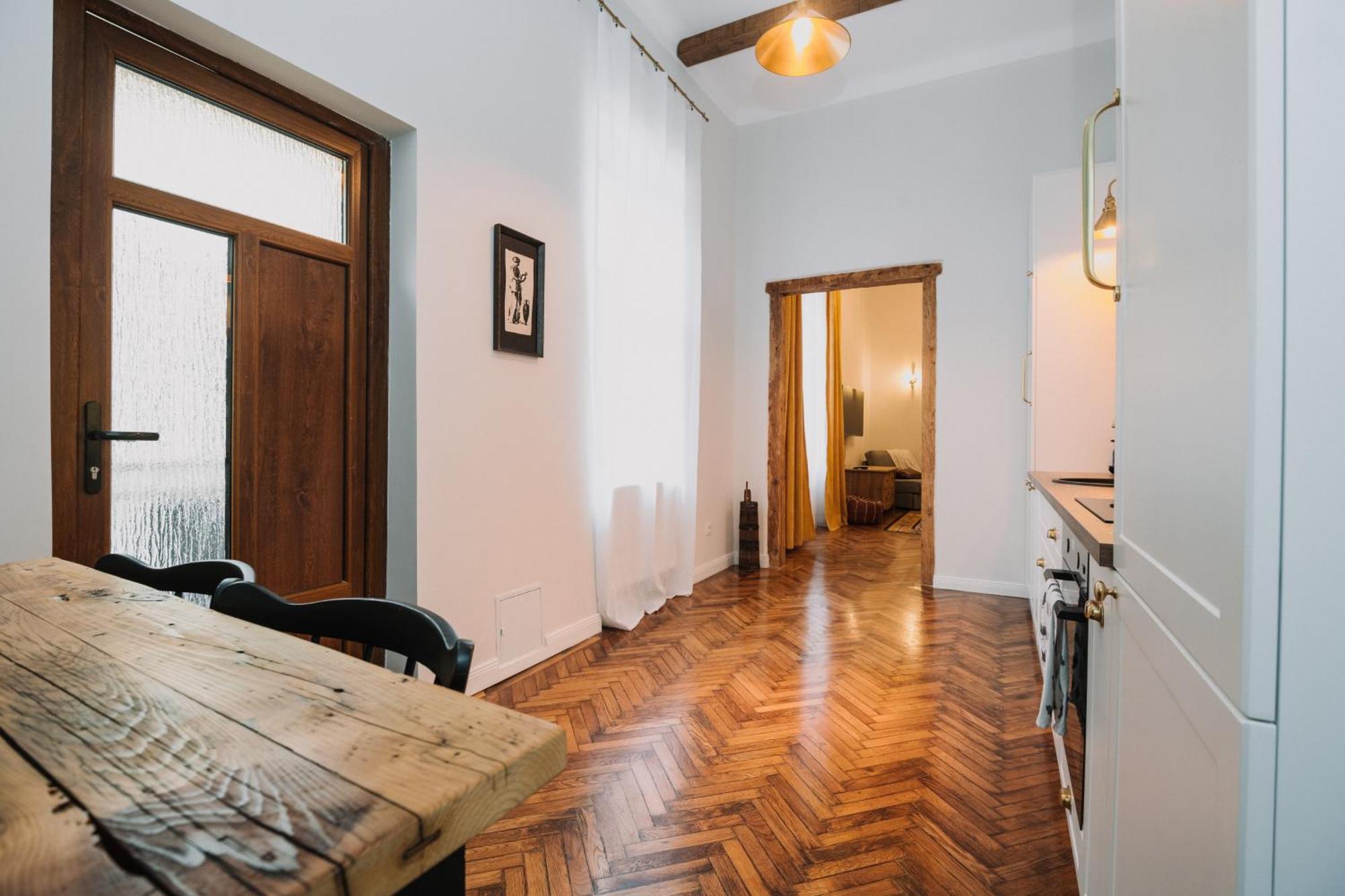 Old Town Central Apartment كلوج-نابوكا المظهر الخارجي الصورة