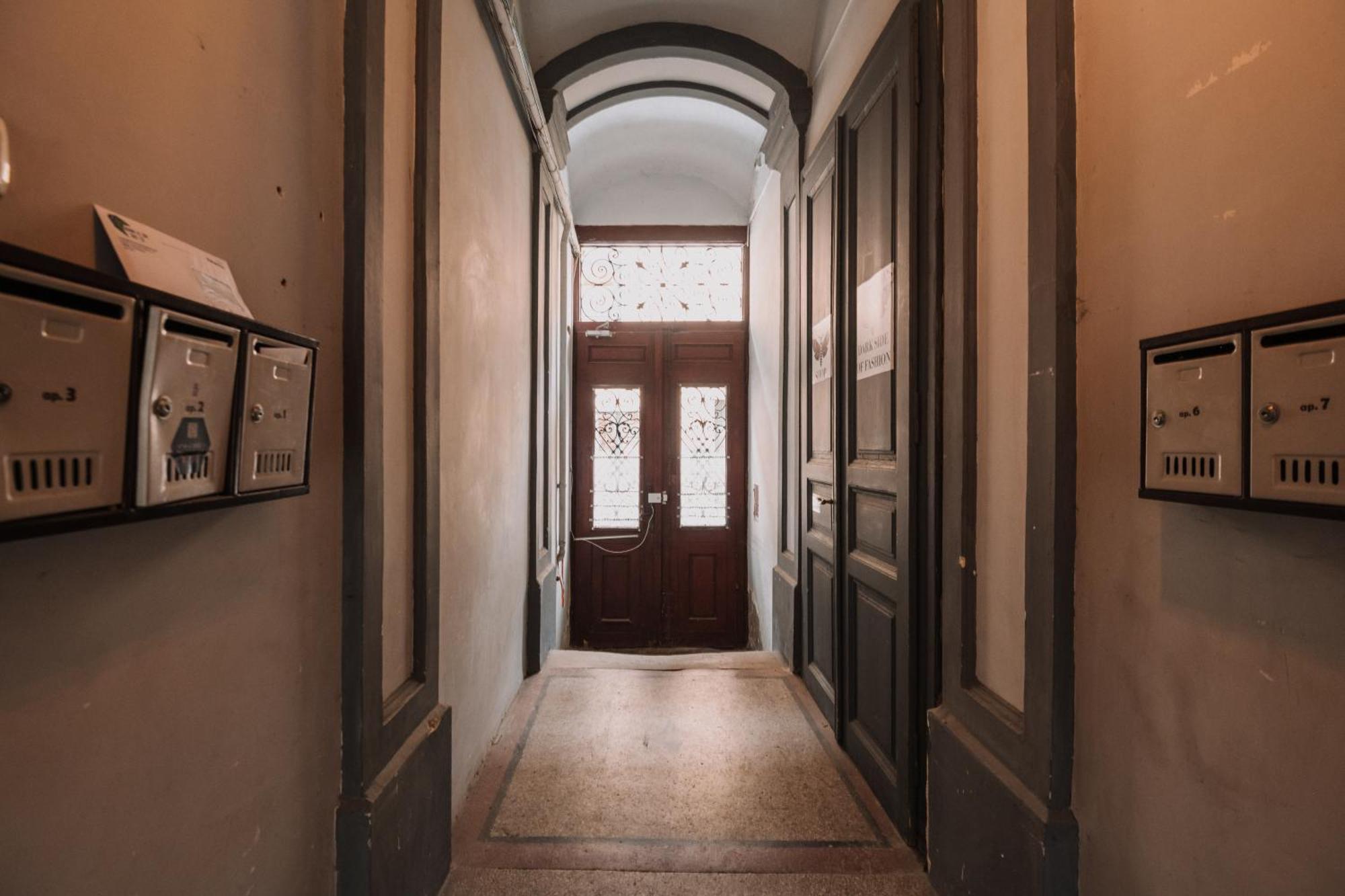 Old Town Central Apartment كلوج-نابوكا المظهر الخارجي الصورة